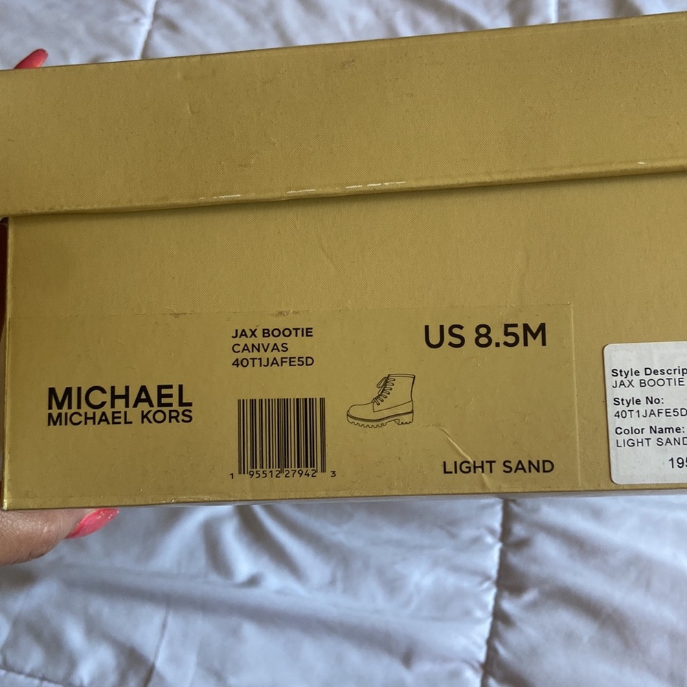 Boot - Picture 4 of 5